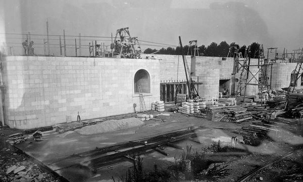 La costruzione dell’Edificio Regolatore del Lago di Garda.