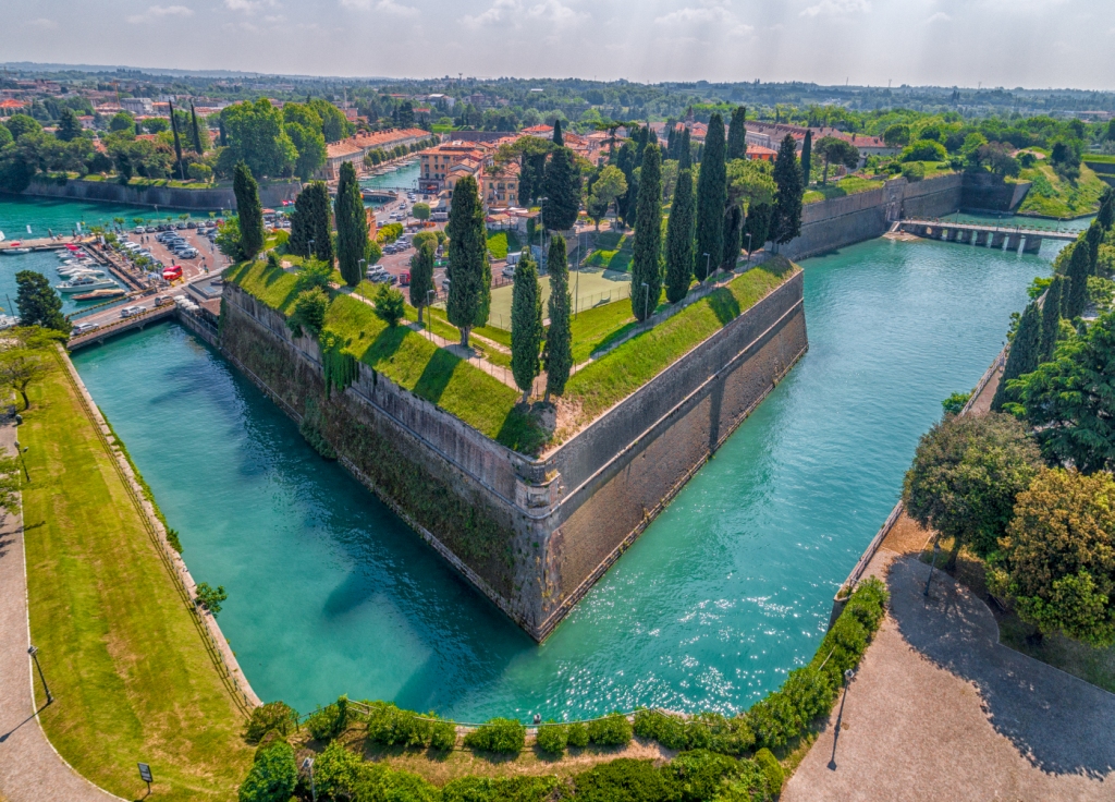 La travagliata storia dell’edificazione delle mura di Peschiera del Garda